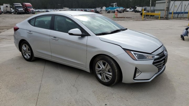 Hyundai Elantra SEL 2020