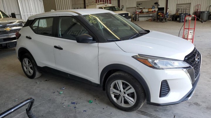 NISSAN Kicks S 2023