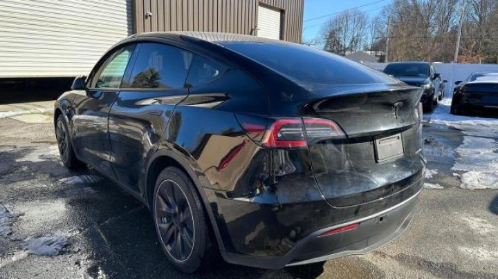 Tesla Model Y  2021