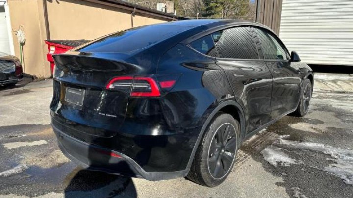 Tesla Model Y  2021
