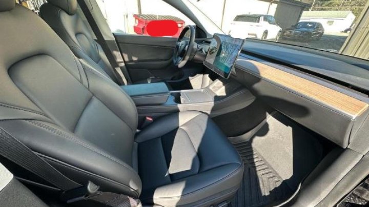 Tesla Model Y  2021