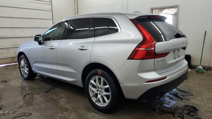 Volvo XC60 T5 MOMENTUM 2021