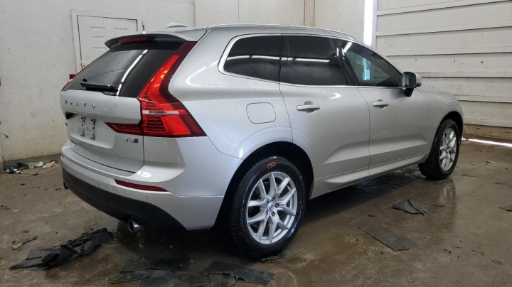 Volvo XC60 T5 MOMENTUM 2021
