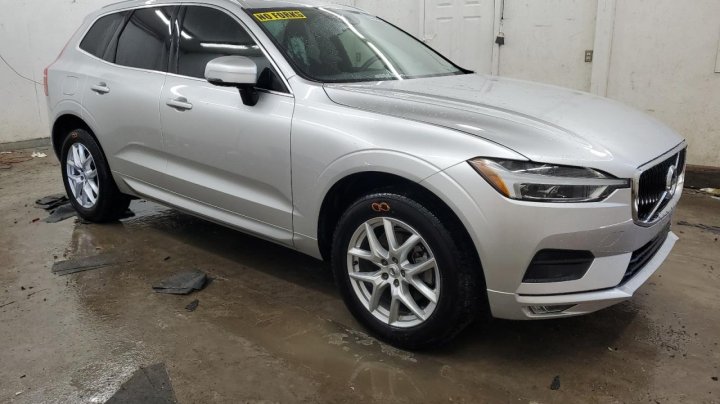 Volvo XC60 T5 MOMENTUM 2021