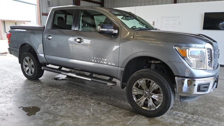 NISSAN Titan SV 2018