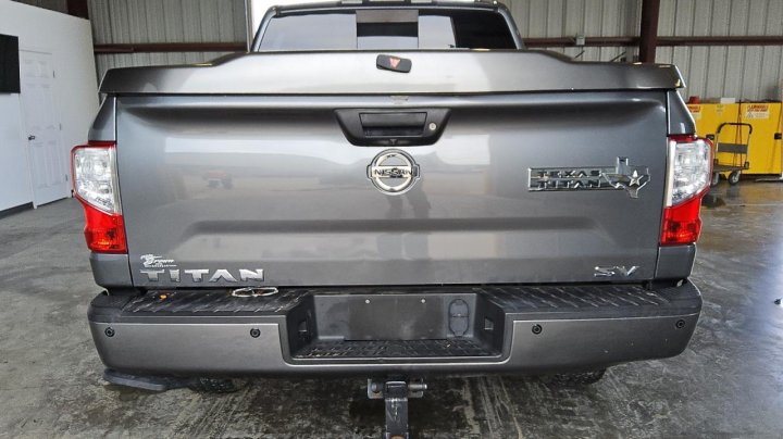 NISSAN Titan SV 2018