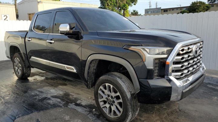 Toyota TUNDRA CREWMAX PLATINUM 2023
