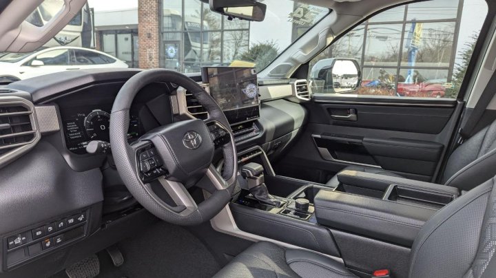 Toyota TUNDRA CREWMAX LIMITED 2024