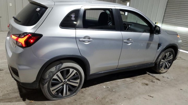 Mitsubishi Outlander SE 2021