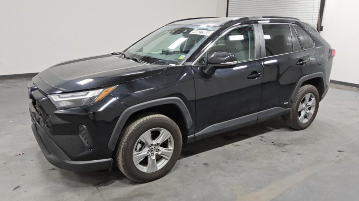Toyota RAV4 XLE 2022