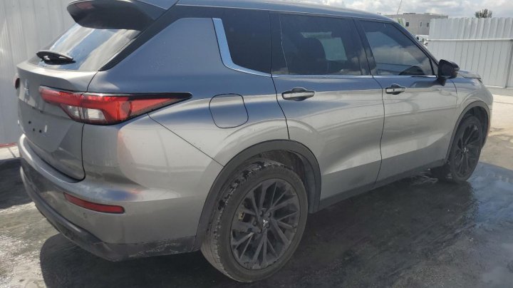 Mitsubishi Outlander SE 2022