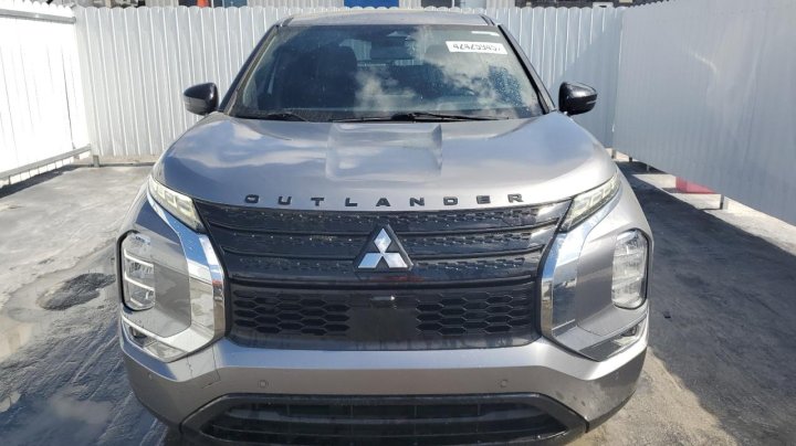 Mitsubishi Outlander SE 2022