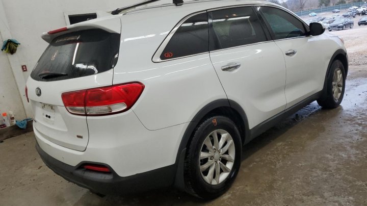 KIA Sorento LX 2016