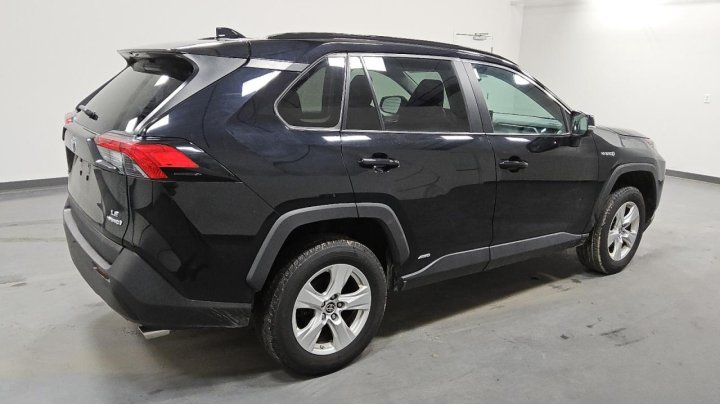 Toyota RAV4 LE 2021