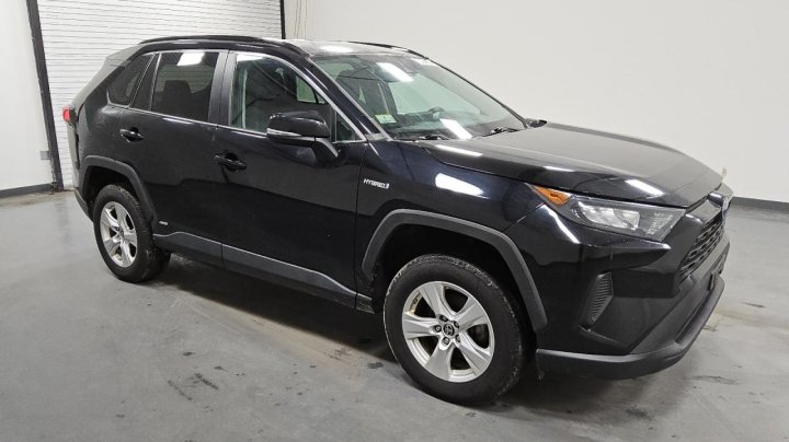 Toyota RAV4 LE 2021