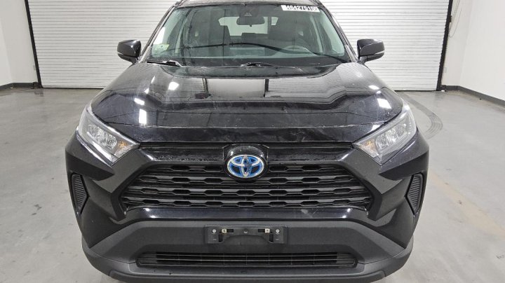 Toyota RAV4 LE 2021