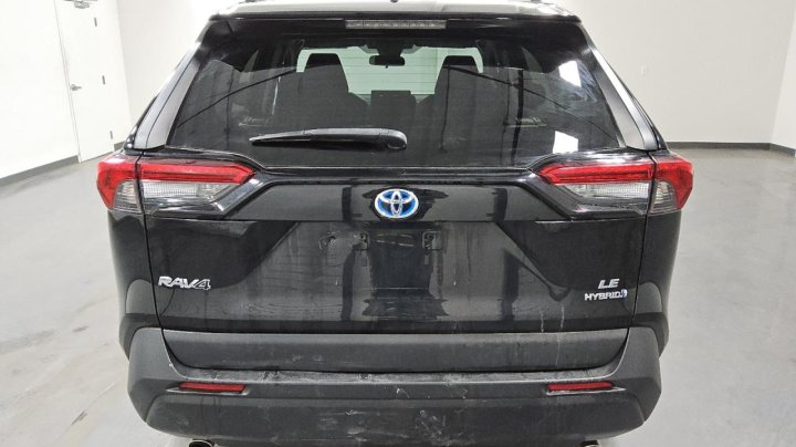 Toyota RAV4 LE 2021