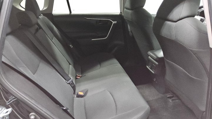 Toyota RAV4 LE 2021