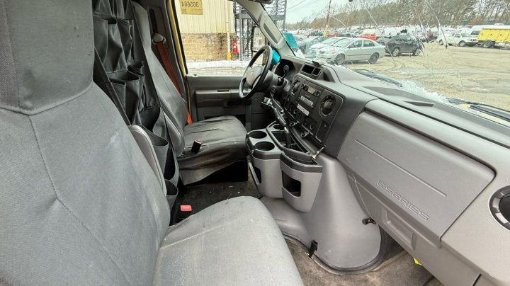 Ford ECONOLINE E450 SUPER DUTY CUTAWAY VAN 2019