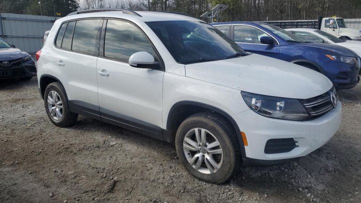Volkswagen Tiguan S 2016