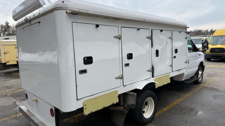 Ford ECONOLINE E450 SUPER DUTY CUTAWAY VAN 2018