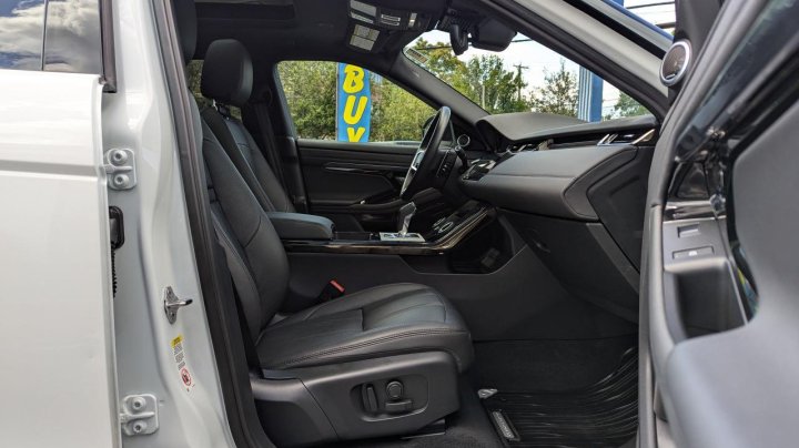 Land Rover Range Rover R-DYNAMIC SE 2023