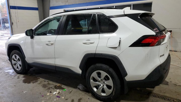 Toyota RAV4 LE 2021