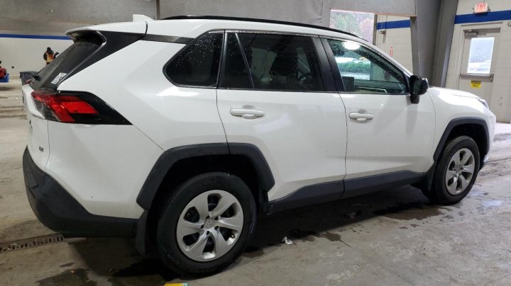 Toyota RAV4 LE 2021