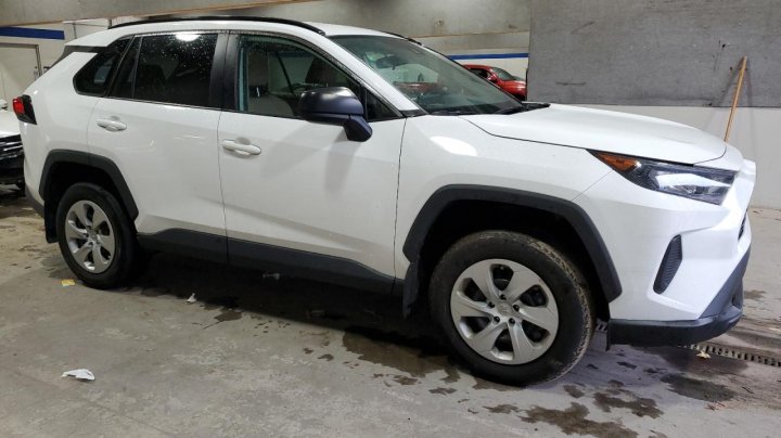 Toyota RAV4 LE 2021