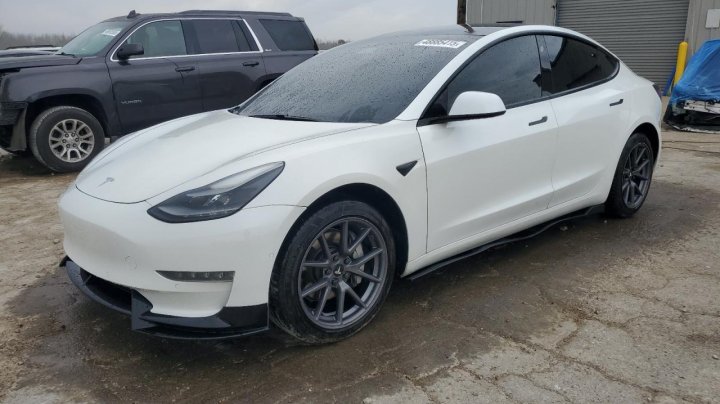 Tesla Model 3  2021