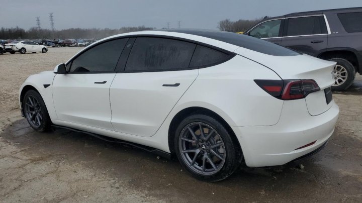 Tesla Model 3  2021