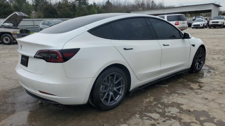 Tesla Model 3  2021