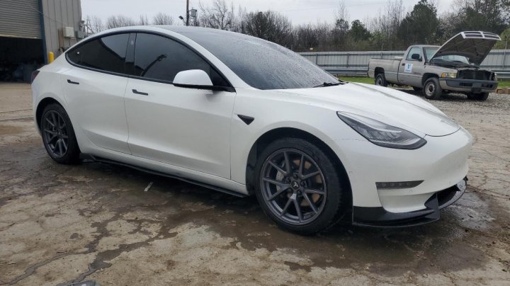 Tesla Model 3  2021
