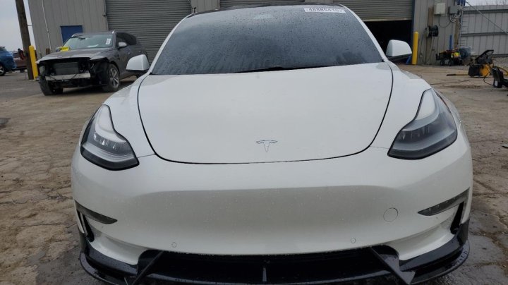 Tesla Model 3  2021