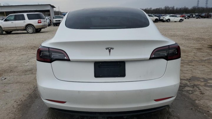 Tesla Model 3  2021
