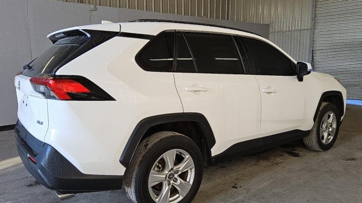 Toyota RAV4 XLE 2021