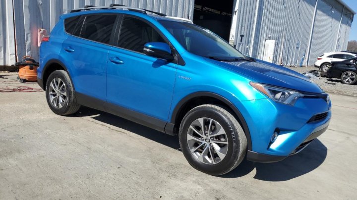 Toyota RAV4 XLE 2016