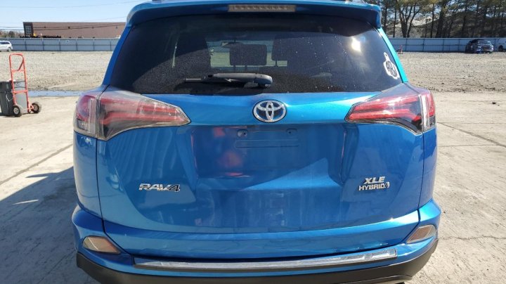 Toyota RAV4 XLE 2016