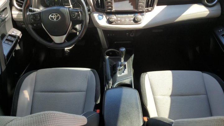 Toyota RAV4 XLE 2016