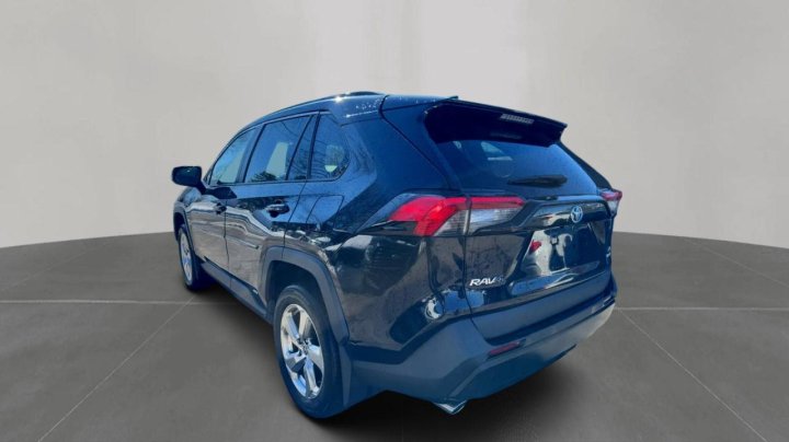 Toyota RAV4 XLE PREMIUM 2021