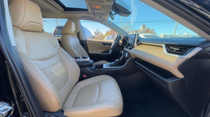 Toyota RAV4 XLE PREMIUM 2021