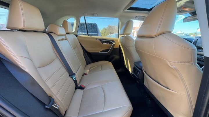 Toyota RAV4 XLE PREMIUM 2021