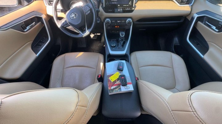 Toyota RAV4 XLE PREMIUM 2021