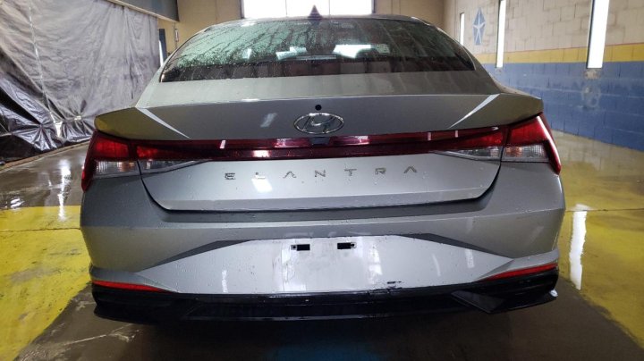 Hyundai Elantra SE 2021