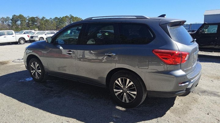 Nissan Pathfinder S 2020