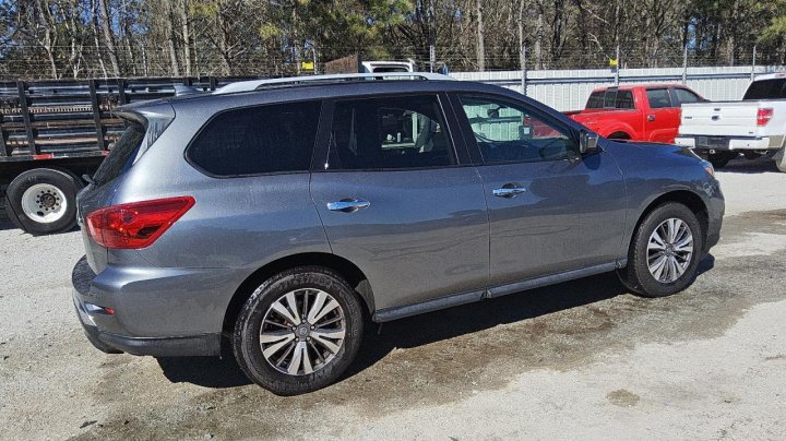 Nissan Pathfinder S 2020