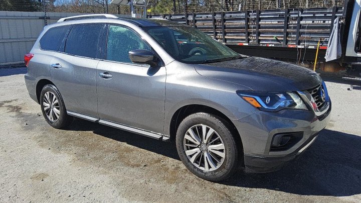 Nissan Pathfinder S 2020
