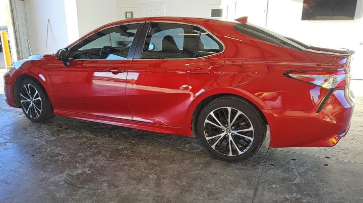 Toyota Camry SE 2020