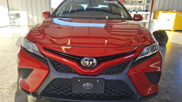 Toyota Camry SE 2020