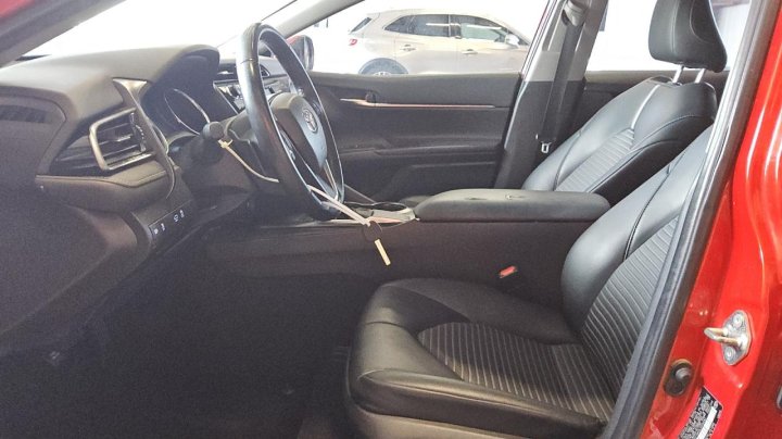 Toyota Camry SE 2020